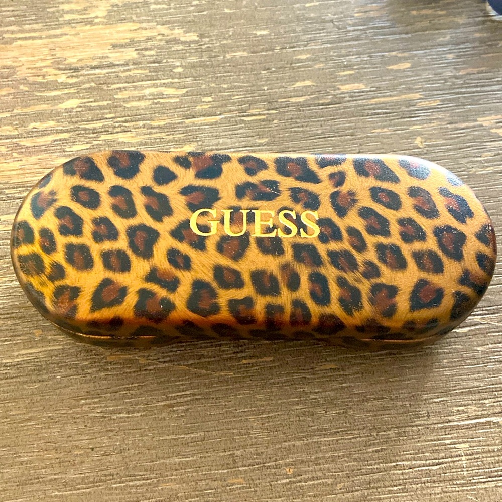 VTG GUESS LEOPARD PRINT HARD SUNGLASS CASE